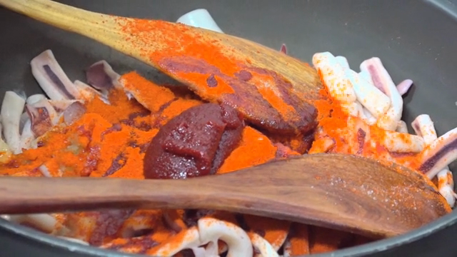 Mixing ingredients for spicy squid dish