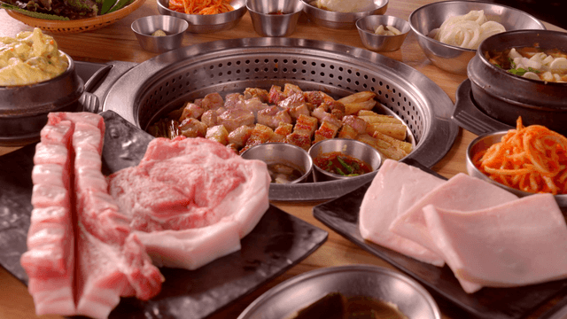 Korean pork belly barbecue with various side dishes