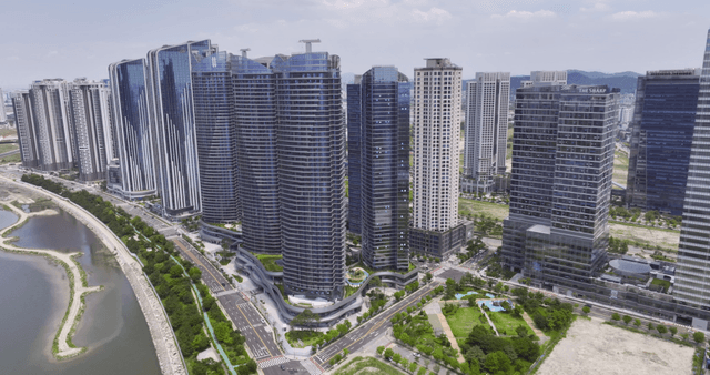 Vast cityscape with high-rise buildings