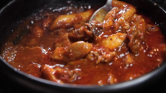 Spicy braised chicken with rice cakes