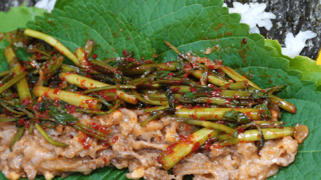 Beef brisket gimbap filled with seasoned meat and water parsley
