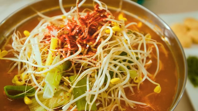 Spicy bean sprout soup with side dishes