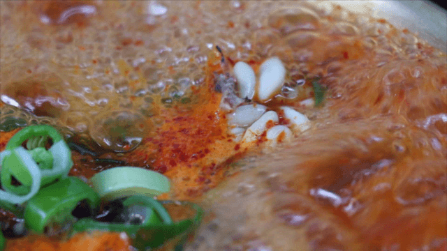 Spicy cod soup with milt and green onions