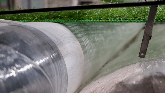 Machine manufacturing artificial turf