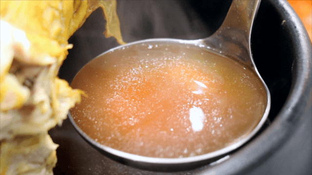 Ladle serving phellinus linteus chicken soup