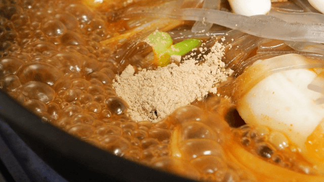 Seasoning added to seafood braised chicken