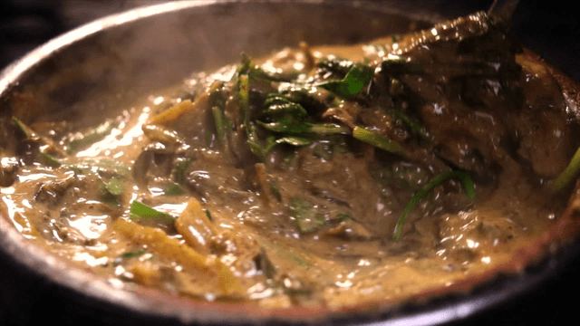 Rich and hot loach soup