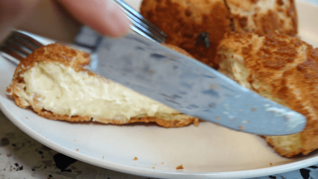 Rice cream bread filled with rich cream