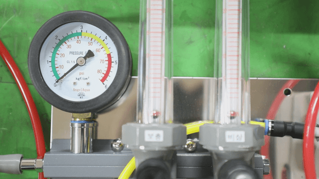 Pressure gauge and flow meters