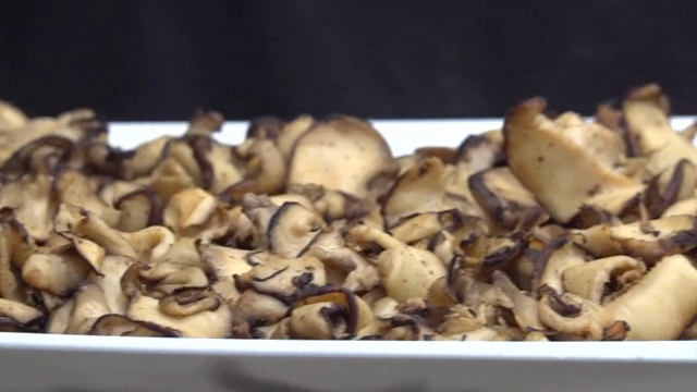 A plate of sliced mushrooms