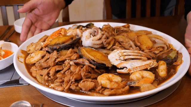 Seafood and meat-filled braised chicken