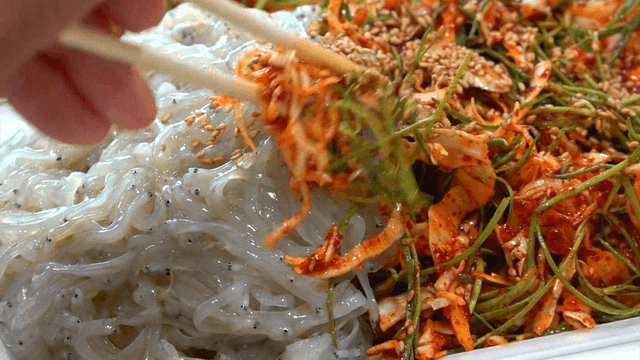 Fresh and spicy seasoned ice fish salad