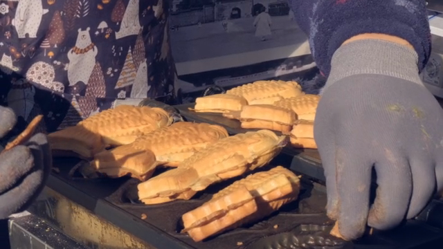Korean fish-shaped buns being cooked