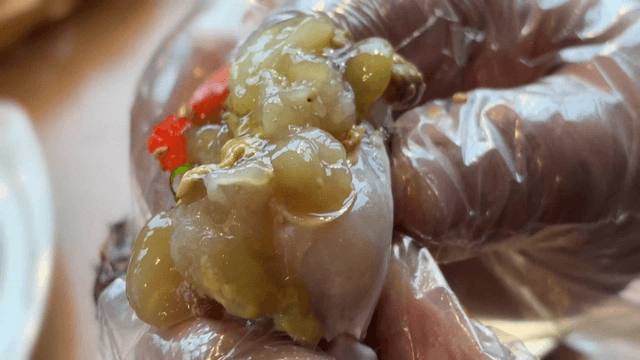 살과 내장이 터져 나오는 간장게장