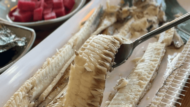 Big spoonful of boneless grilled cutlassfish