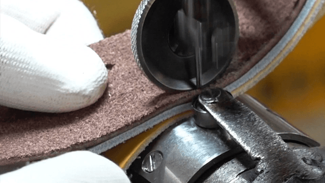 Sewing machine stitching leather precisely