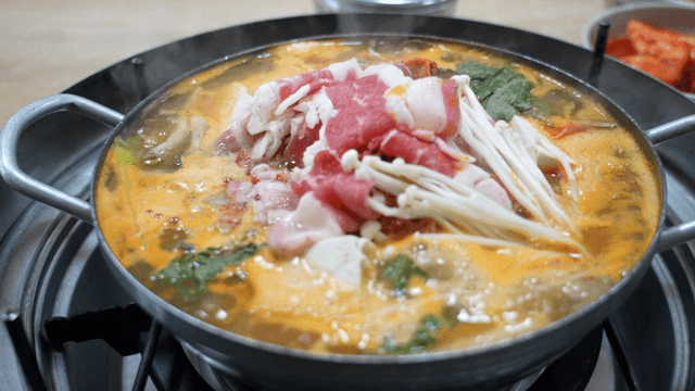 Beef tripe hotpot with meat and mushrooms