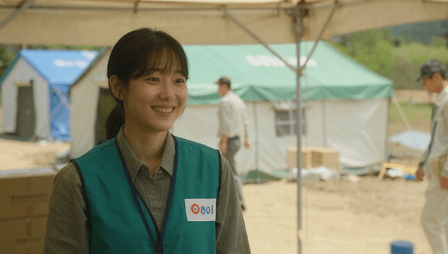 Volunteer distributing water bottles