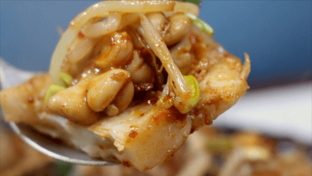 Braised cod with bean sprouts and entrails