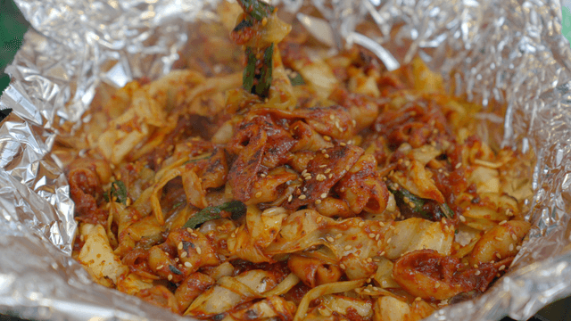 Spicy stir-fried vegetable intestines wrapped in foil