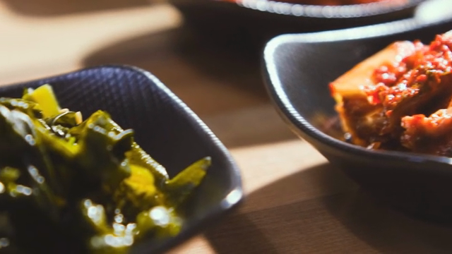 Kimchi and seaweed in black bowls