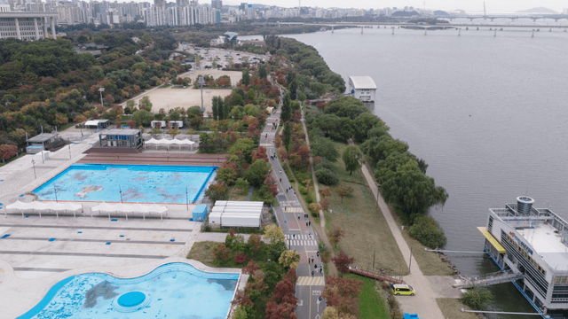 Riverside park with cycling paths and pools