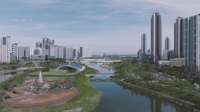 Lake park in modern downtown