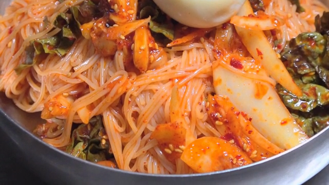 Spicy noodles with kimchi and egg