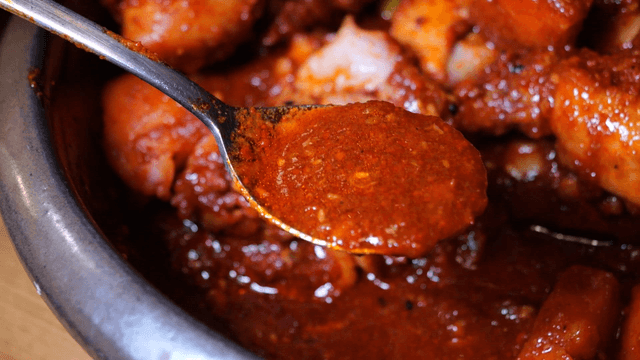 Braised chicken with rich red broth