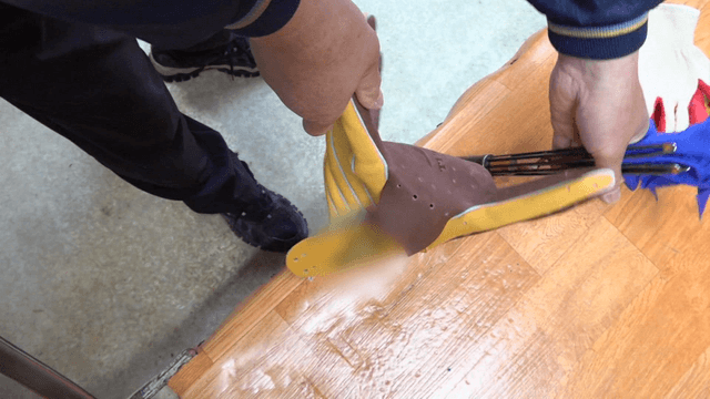 Worker shaping leather glove