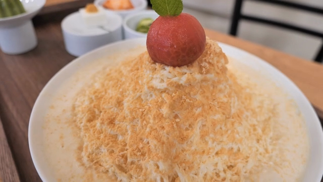 A bowl of shaved ice with toppings