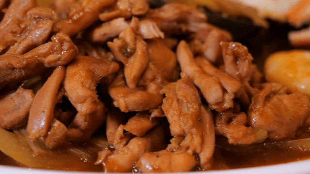 Delicious seafood braised chicken