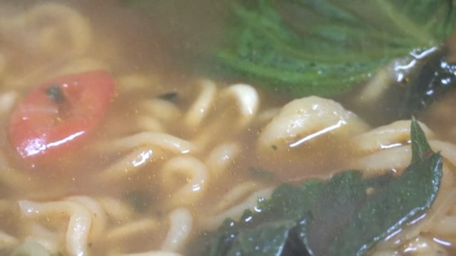 깻잎이 들어간 한국 라면
