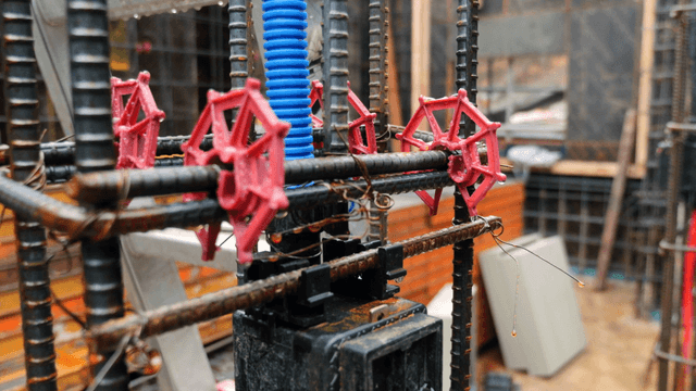 Construction rebar with spacers