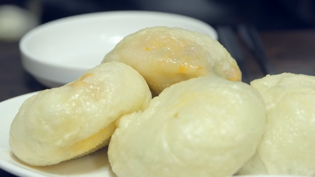 Mandus on a white plate