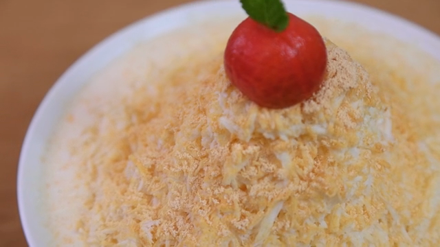 A bowl of shaved ice with toppings