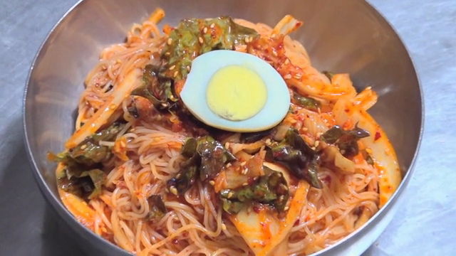 Spicy noodles with kimchi and egg