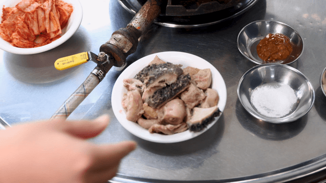 Boiled beef tripe served with kimchi stew