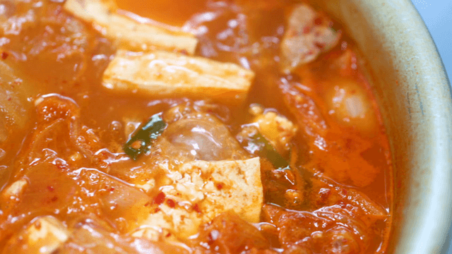 Boiling tofu kimchi stew in pot