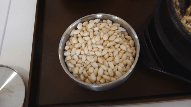 Puffed rice served in rice bowl