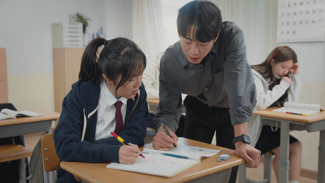 Teacher giving a detailed answer to a student’s question