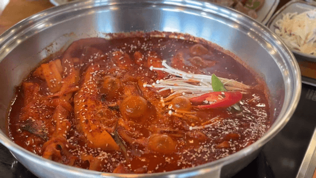 Spicy cutlassfish stew boiling in a pot