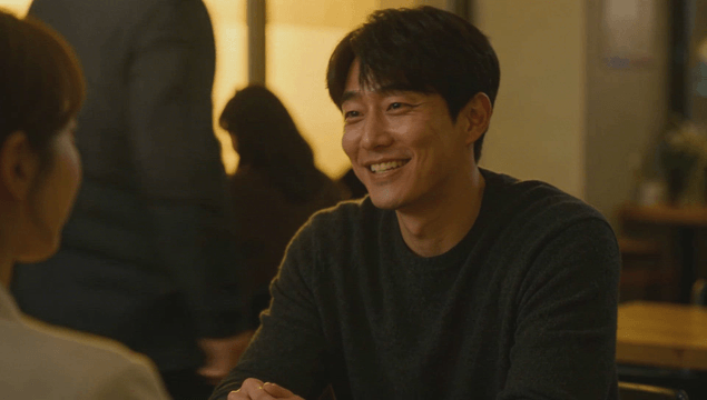 Friendly conversation between a man and a woman in a cozy cafe