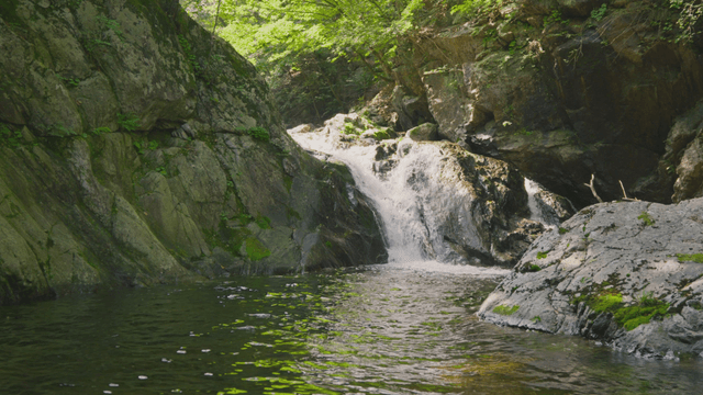 Stream flowing strongly between rocks