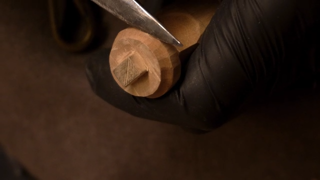 Knife carving wood precisely