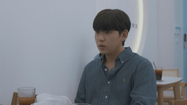 Man talking to a woman in a cafe