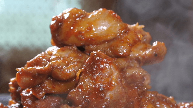 Steaming spicy stir-fried chicken