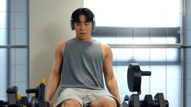 Man working out with headphones in a gym