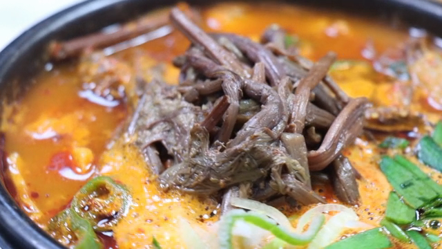 Sundae soup with bracken fern in a hot pot
