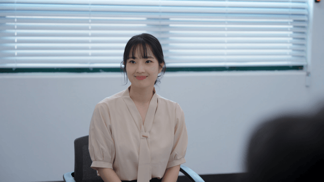 면접을 보는 여성